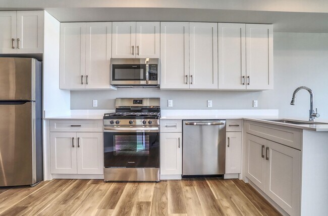 Building Photo - 475 Communipaw Ave