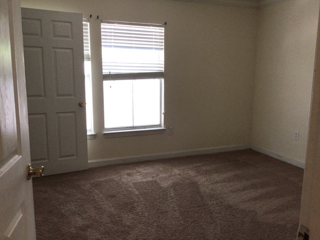 Building Photo - Equestrain Park 2 bedroom + 2 bathroom condo
