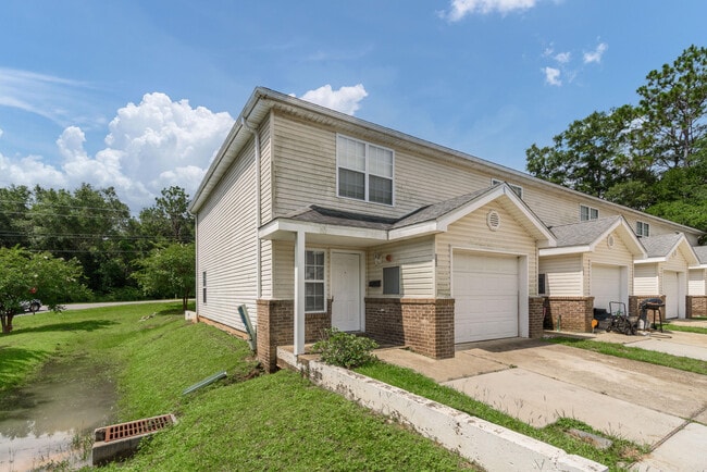 Building Photo - 100 Corwin Dr