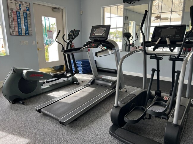 Building Photo - * Coming Soon* 2 Bedroom with Den, 2 Bath in Lake Forest in Saint Lucie west