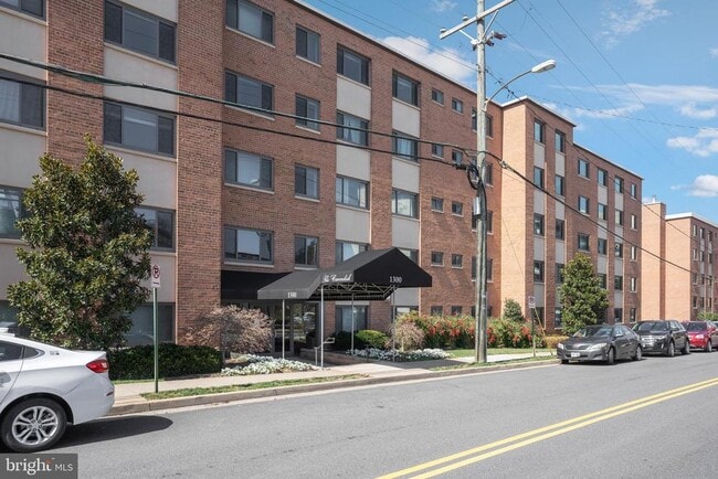 Building Photo - 1300 S Arlington Ridge Rd