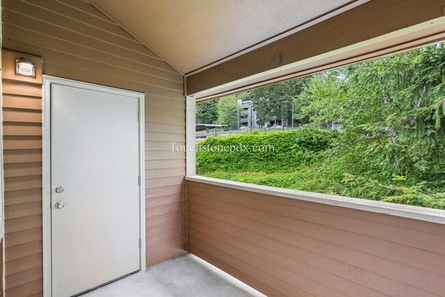 Building Photo - Light Filled Clackamas Condo with Covered Balcony and Community Amenities