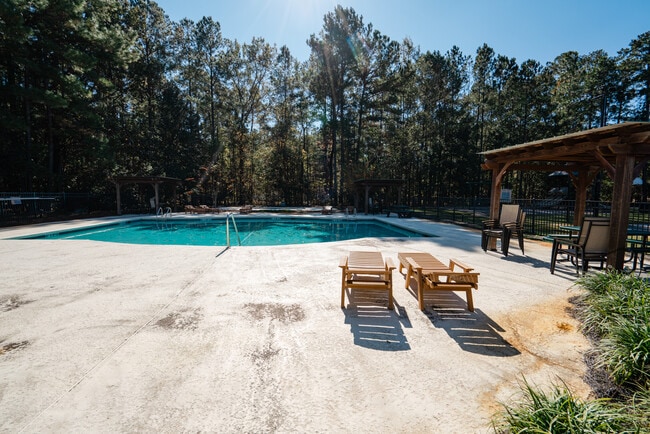 Building Photo - 600 Trellis Square