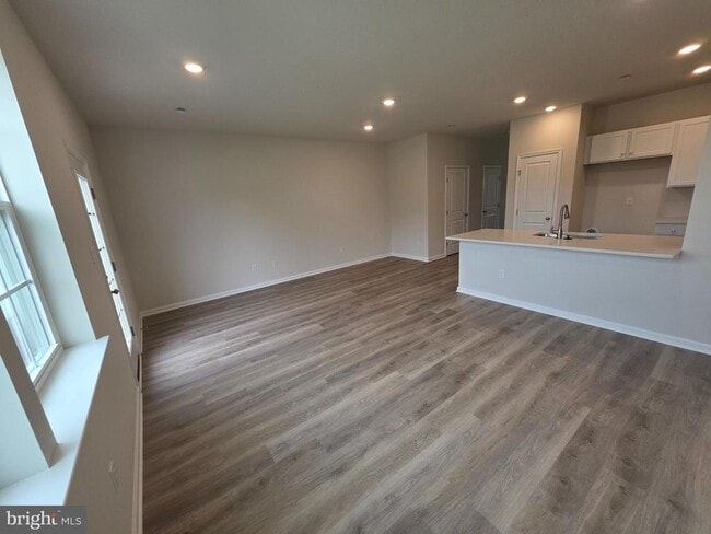 Building Photo - 57 Alexander Wy