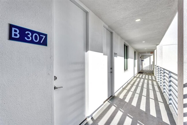Building Photo - 1703 N Tamiami Trl