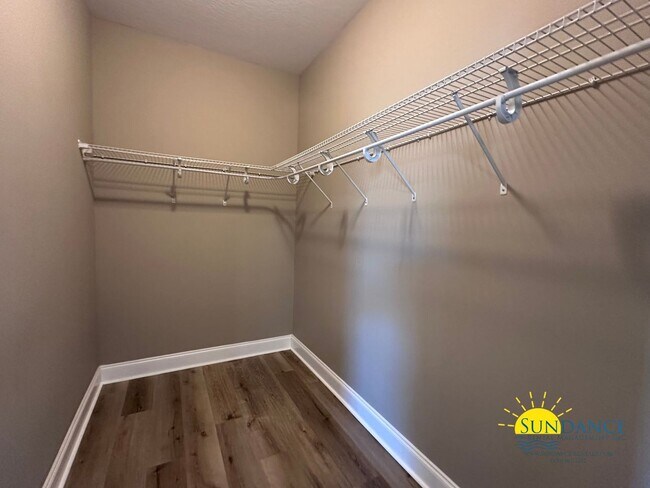 Building Photo - 438 Bay Oaks Dr