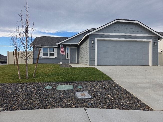 Building Photo - 600 Van Wy