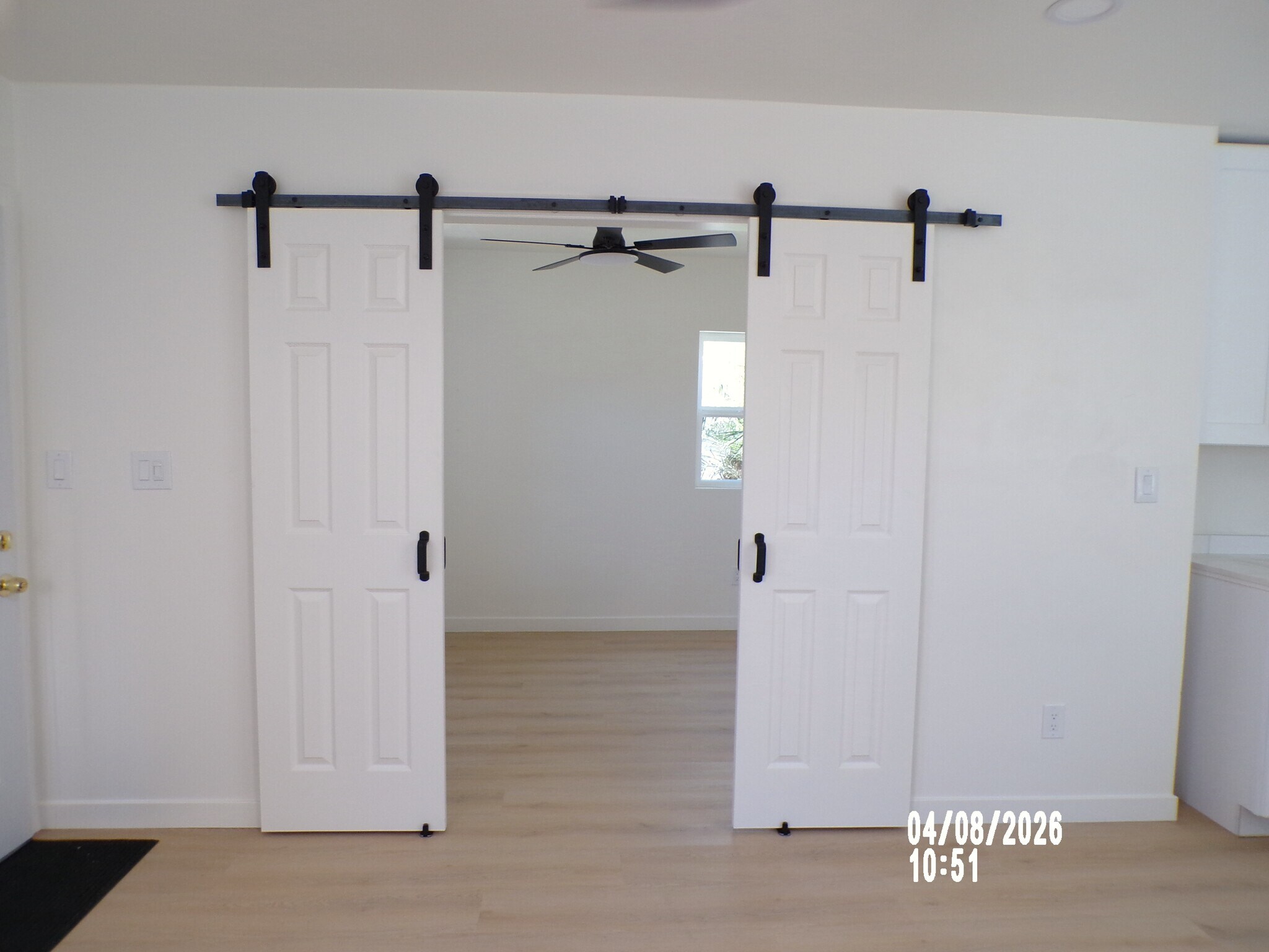 Building Photo - 2000 E 8th St