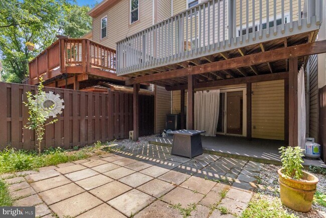 Building Photo - 2849 Schoolhouse Cir