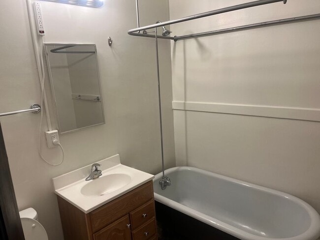 Building Photo - DEA-1061-KALMIA ST