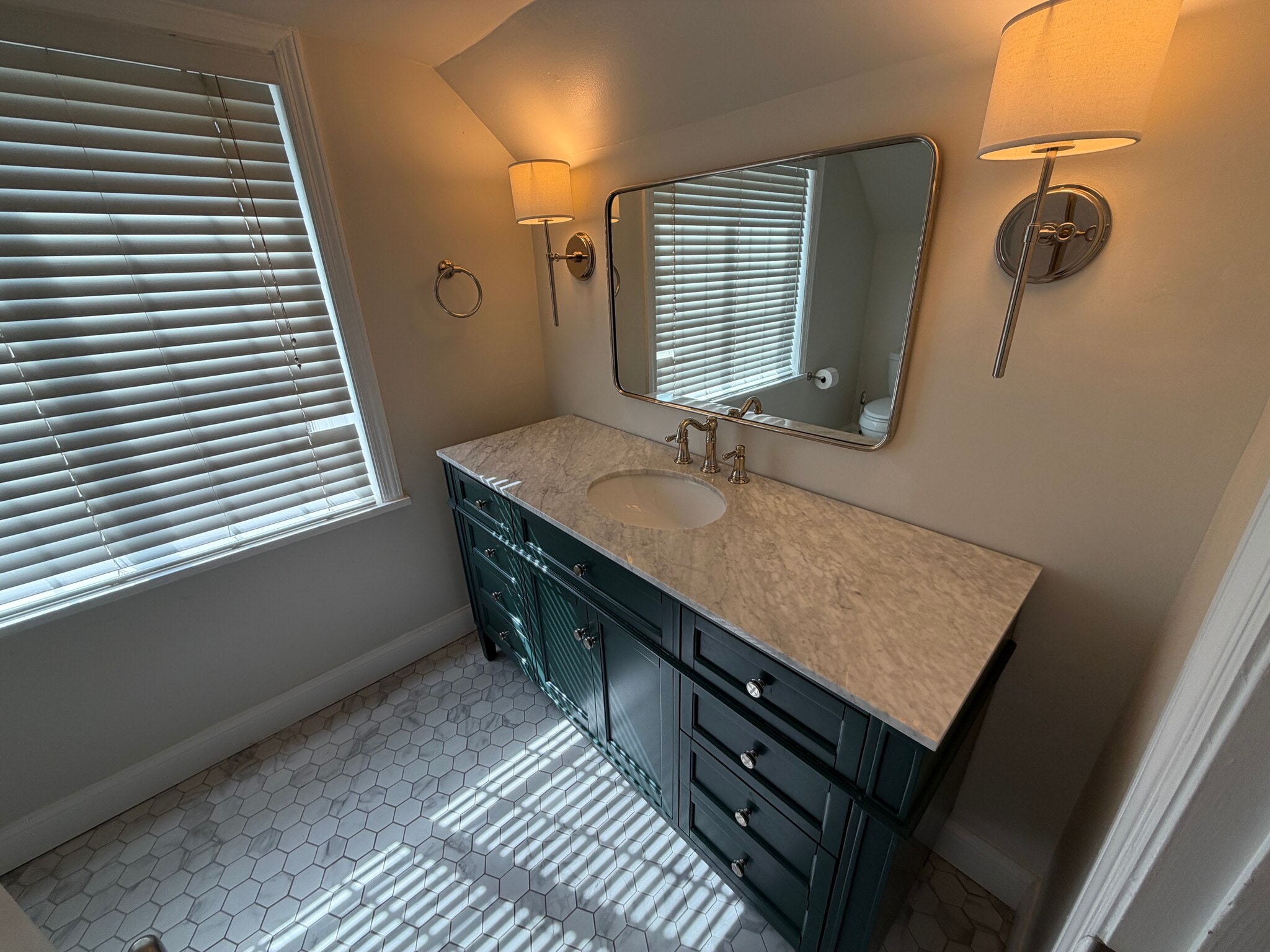 Primary Bathroom (2nd floor) - 2641 Vanderen Dr