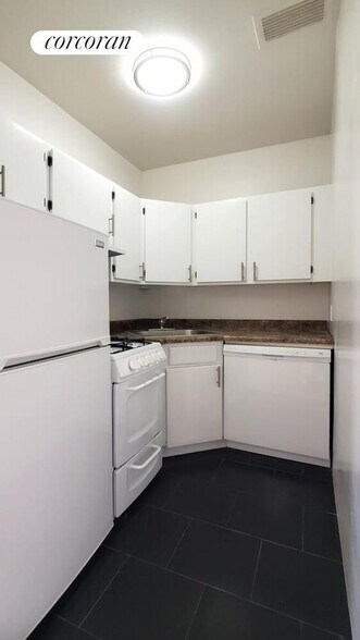 Building Photo - 306 W 51st St