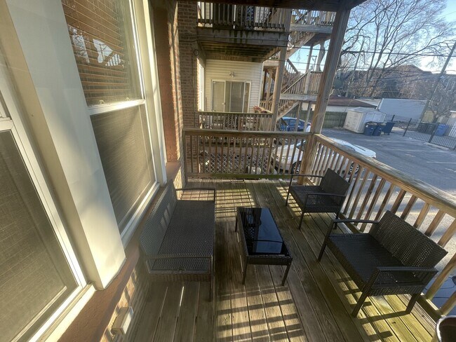 Building Photo - Champlain