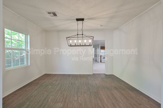 Building Photo - 713 SW 25th St