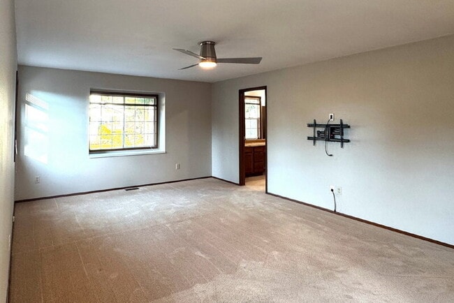 Building Photo - 12941 NE 71st St