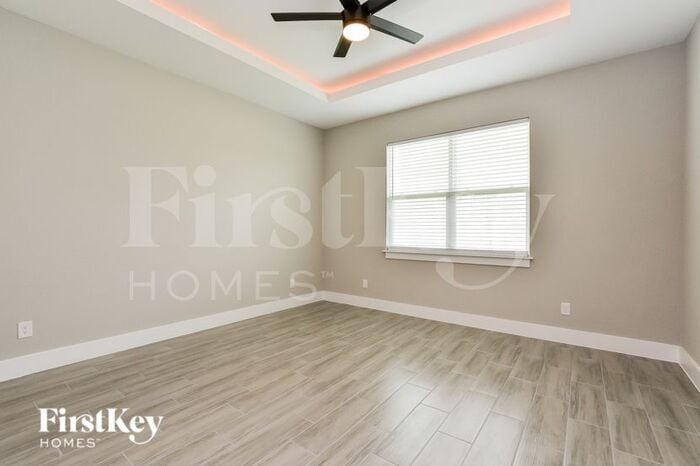 Building Photo - 330 Athabasca Pl