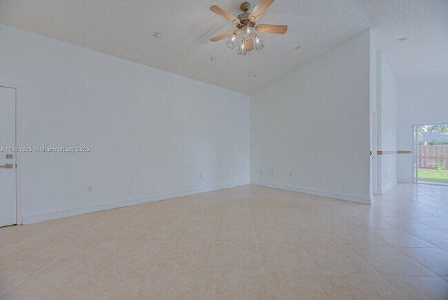 Building Photo - 14133 SW 154th Pl