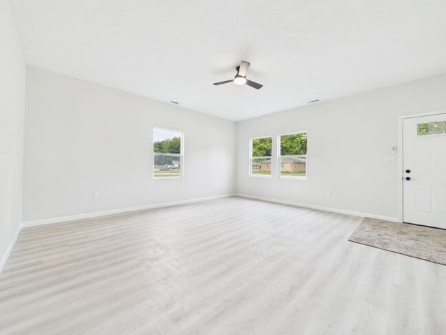 Building Photo - 204 S Woodworth Ave