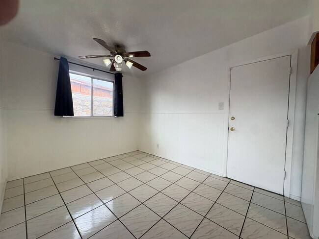 Building Photo - EASTSIDE HOME WITH A SWIMMING POOL
