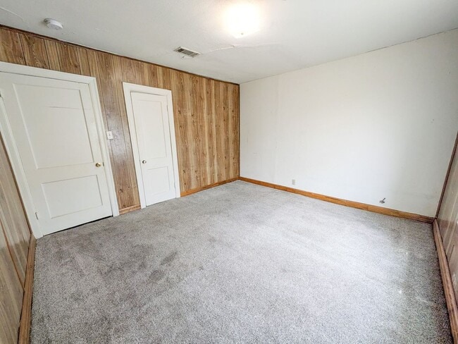 Building Photo - 3170 Roberts Ave