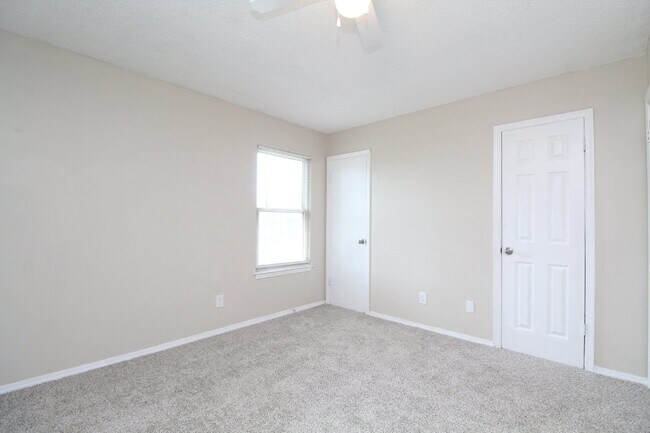 Building Photo - 3-Bedroom Home on Quiet Cul-De-Sac in Northeast Pensacola with Fully Fenced Yard –