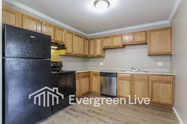 Building Photo - 1657 Eastbrook Dr S