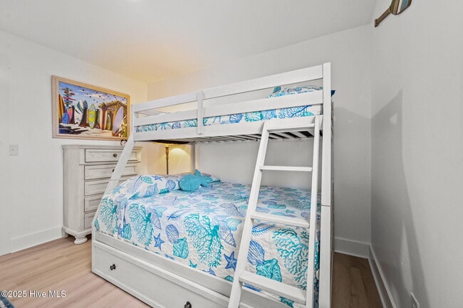 Building Photo - 2660 Island Dr