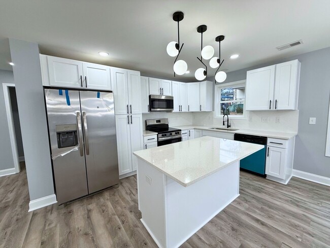 Building Photo - 28 11th St