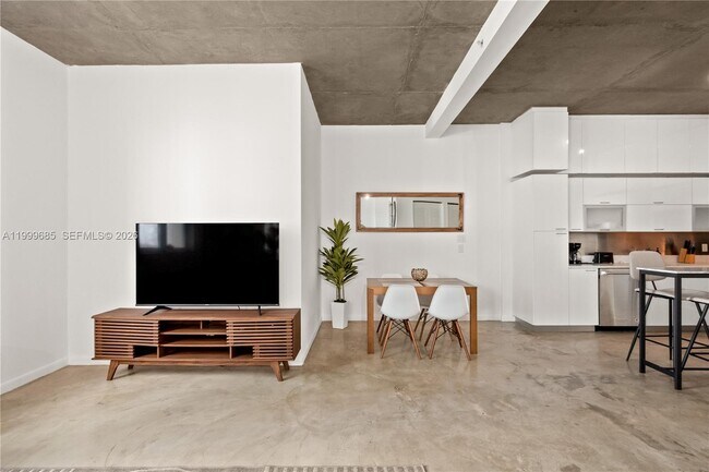 Building Photo - 234 NE 3rd St