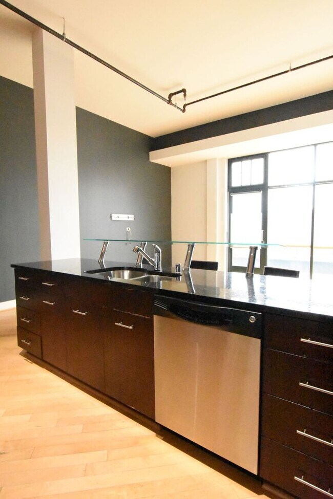 Building Photo - Chic, Contemporary 1 BD 1.5 BA Condo in the Mount Pleasant neighborhood of NW DC!!