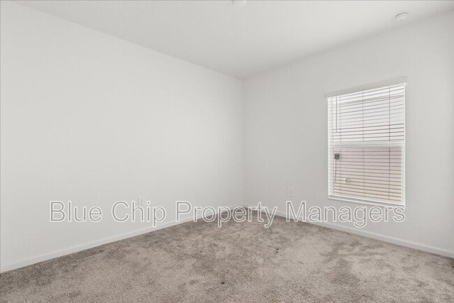 Building Photo - 1725 White Water Ct