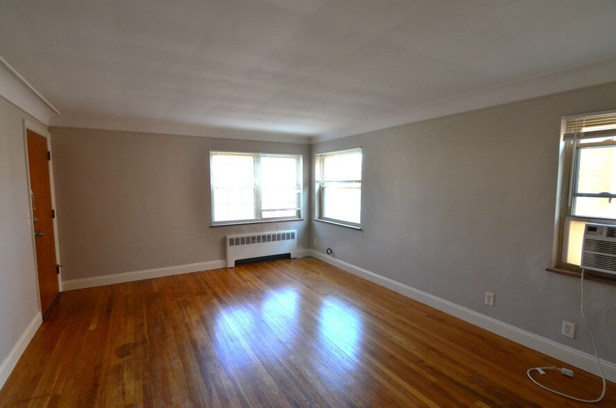 Building Photo - 1623 Section Rd