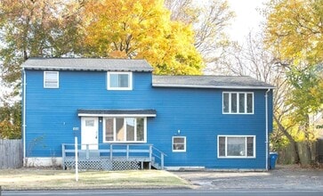 Building Photo - Spacious 6 bedroom - **1 MONTH FREE RENT**