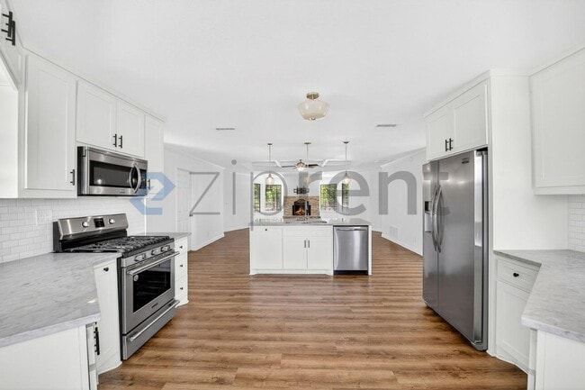 Building Photo - 3901 High Rd