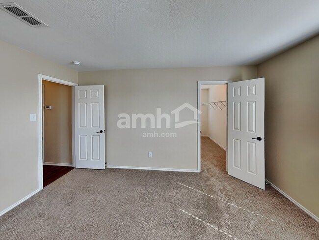 Building Photo - 148 Hinge Chase