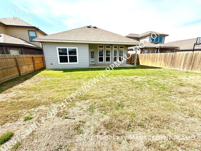 Building Photo - AVAILABLE NOW! 4 Bedroom / 3 Bath Home In ...