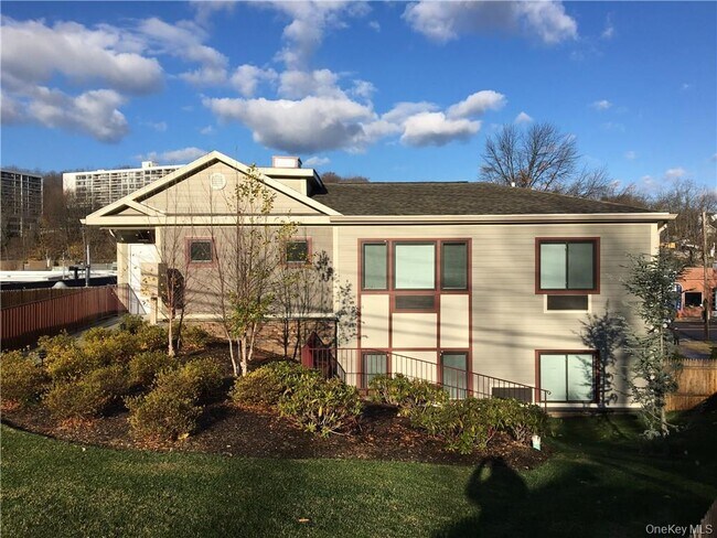 Building Photo - 160 Chatterton Ave