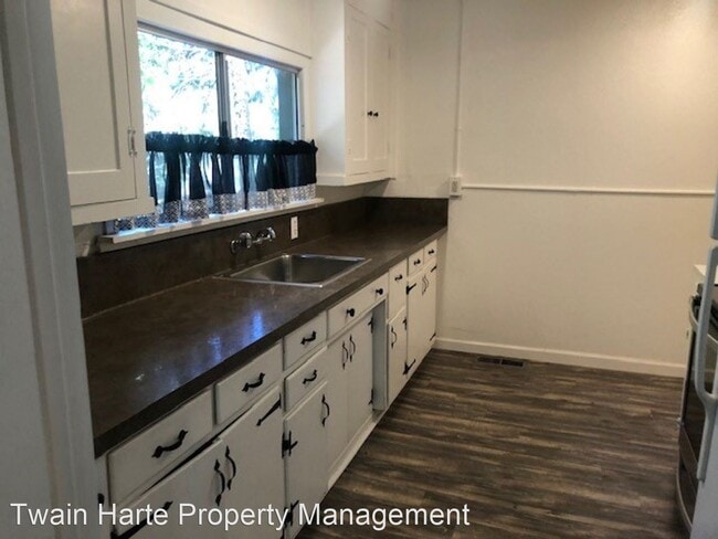 Building Photo - 3 br, 1 bath House - 22916 Black Hawk Dr