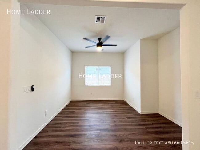 Building Photo - 1652 W Aztec Dr