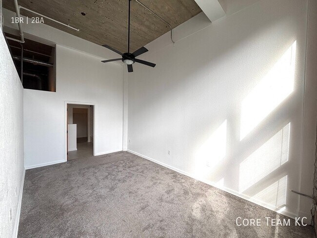 Building Photo - 934 Broadway Blvd