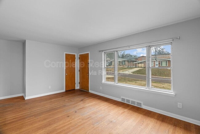 Building Photo - 9220 Leamont Dr