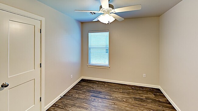 Building Photo - 3 Bedroom 2 Bath Duplex Near Tinker AFB