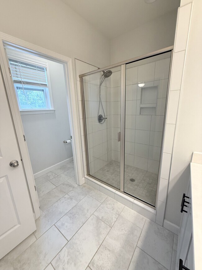 Building Photo - 704 Carraway Garden Dr