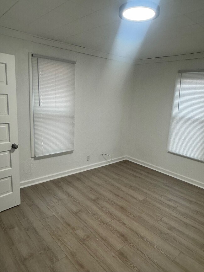 Building Photo - 250 Seneca St