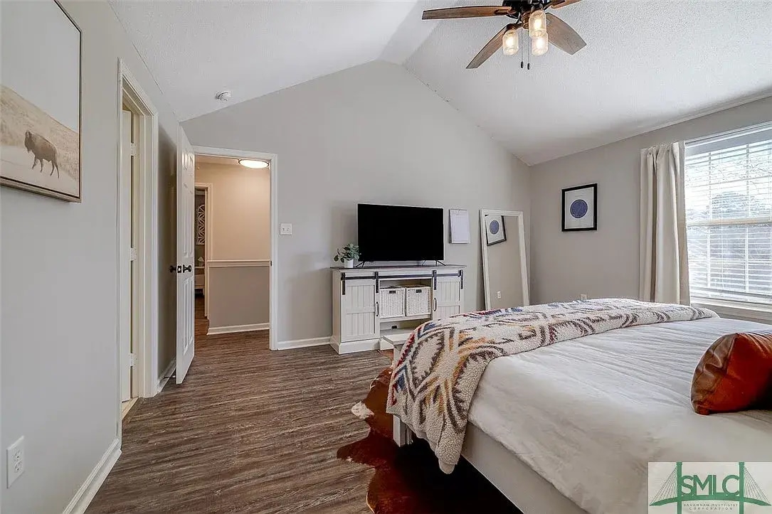 Building Photo - 165 Village Lake Dr