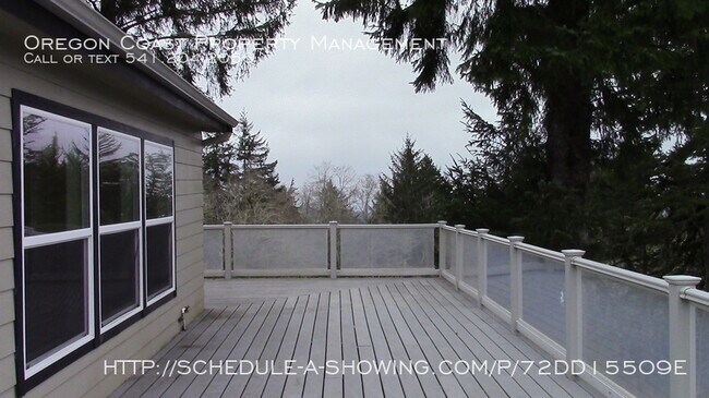 Building Photo - Gorgeous View 3 Bedroom House