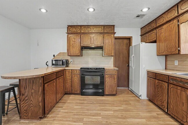 Building Photo - 207 E Juniper Ln