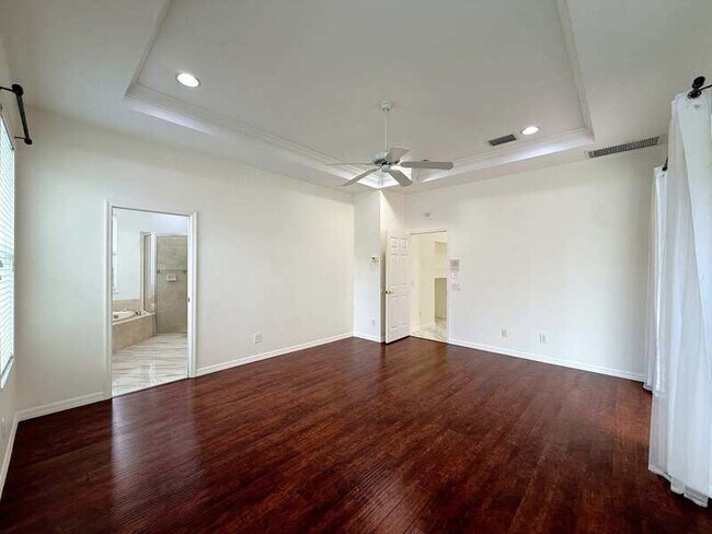 Building Photo - 9512 Greenpointe Dr