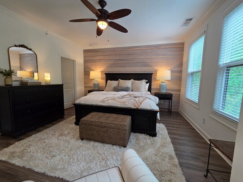 Accent wall in Primary BR - 423 Johnson Ct