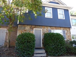Building Photo - 2077 Lenoa Ln